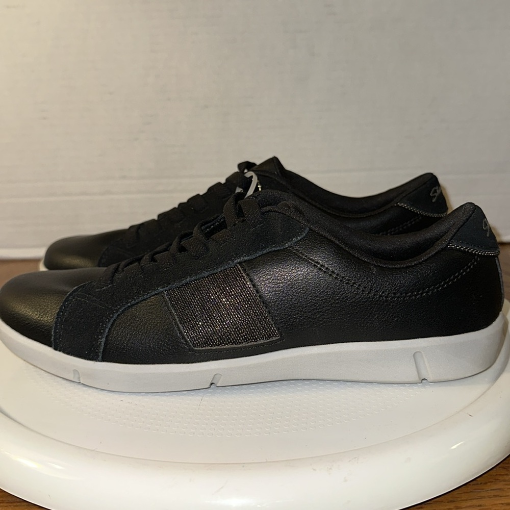 🆕Skechers Sneakers - Picture 5 of 8